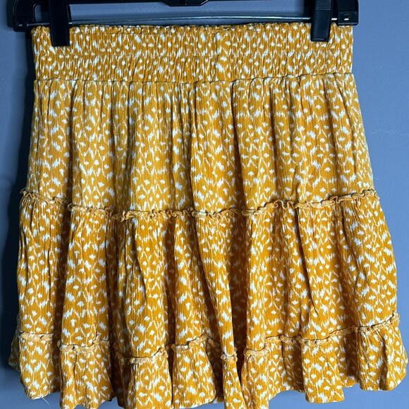 Vici Yellow Pull On Ruffled Mini Skirt Fully Lined Size Small - Picture 3 of 7